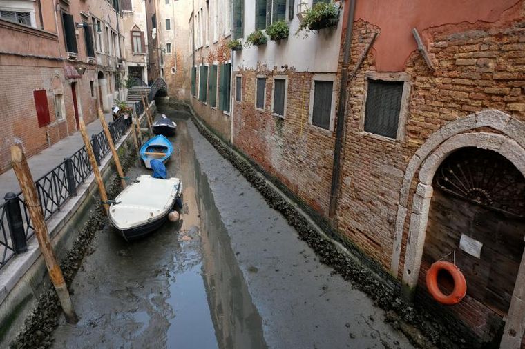FOTO: Los canales de Venecia sin agua. (Foto: AP Photo. Luigi Costantini)