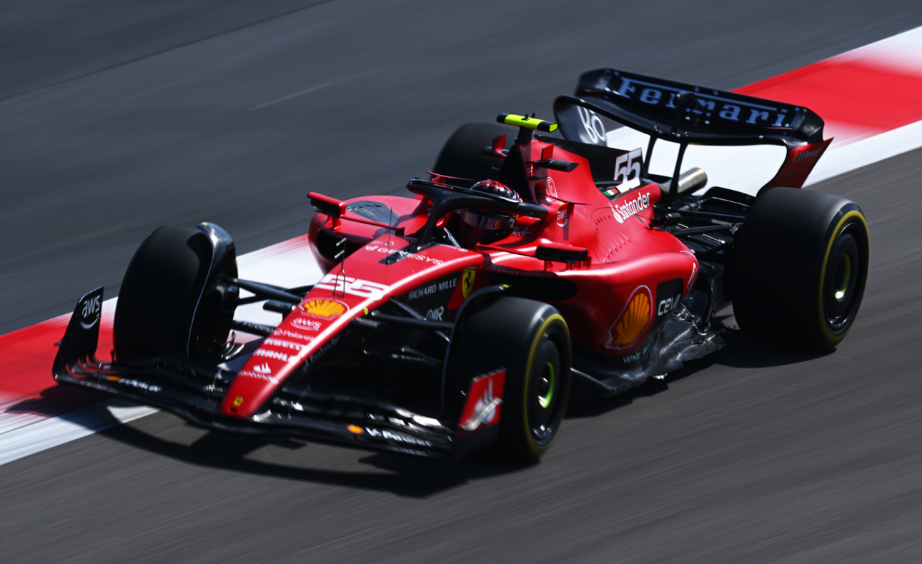 FOTO: Sainz y su Ferrari SF-23, los más rápidos en la mañana del viernes en Baréin