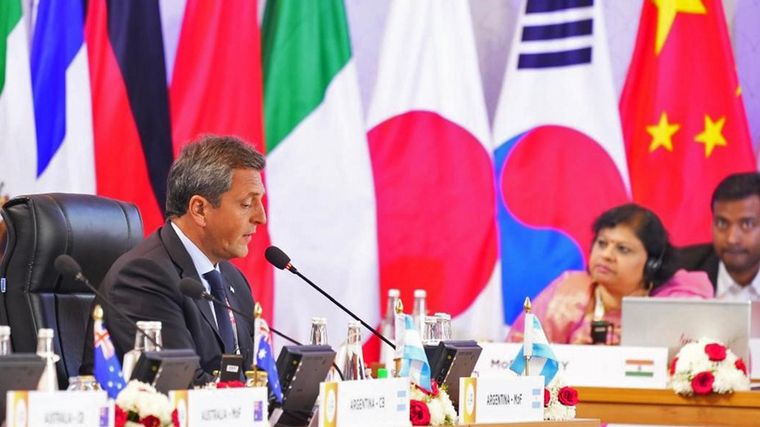 Fuerte crítica de Massa al FMI por los sobrecargos: 