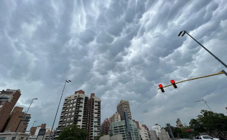 FOTO: Aviso a corto plazo por tormentas y granizo en Córdoba. (Daniel Cáceres/Cadena 3)