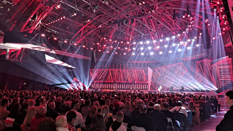 Realizan un concierto por la paz en el estadio Arena de Rzerszów