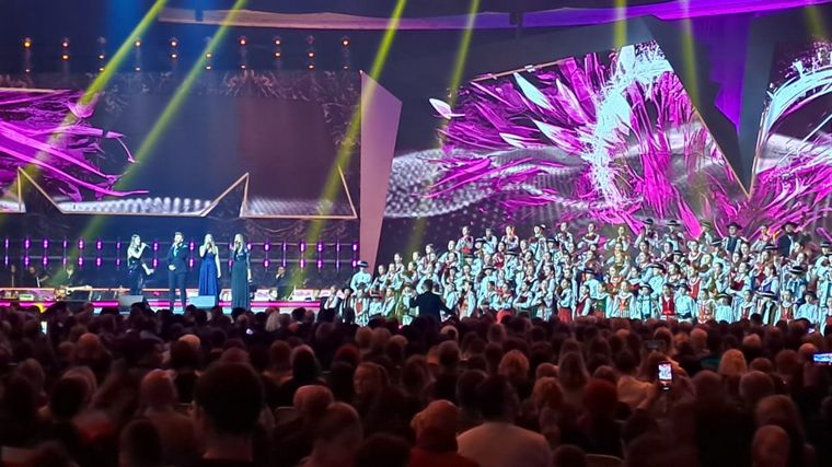 Realizan un concierto por la paz en el estadio Arena de Rzerszów