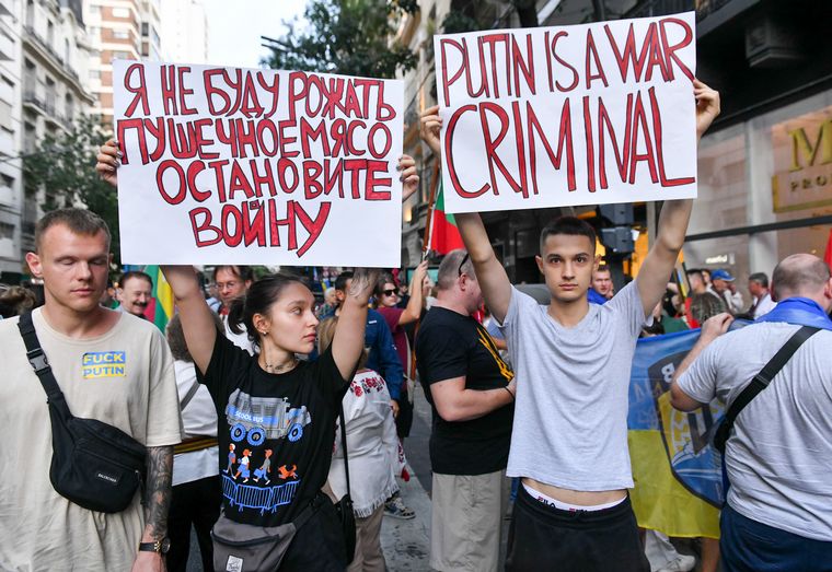 Residentes ucranianos se movilizaron en Buenos Aires a un año de la Guerra.