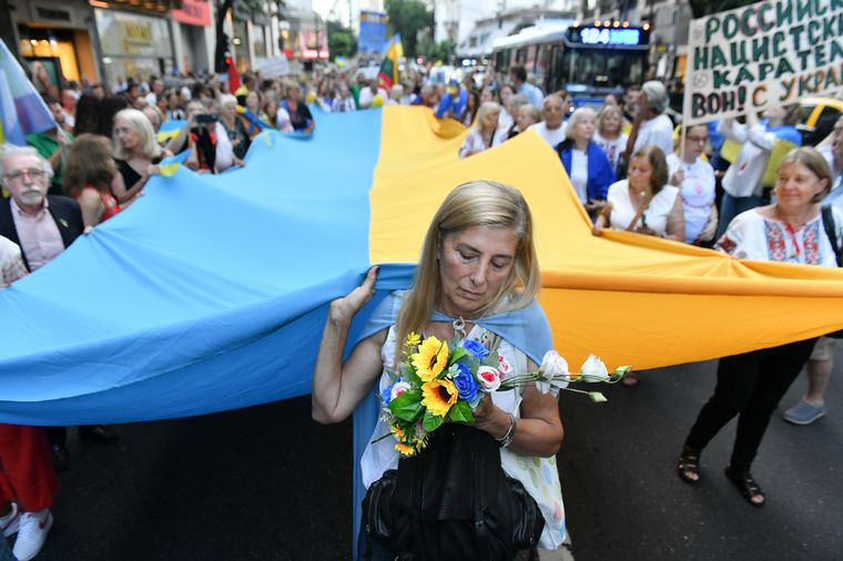 FOTO: Residentes ucranianos se movilizaron en Buenos Aires a un año de la Guerra.