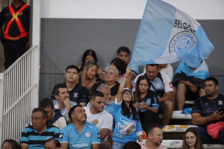 Los hinchas de Belgrano coparon las tribunas del Mario Alberto Kempes.