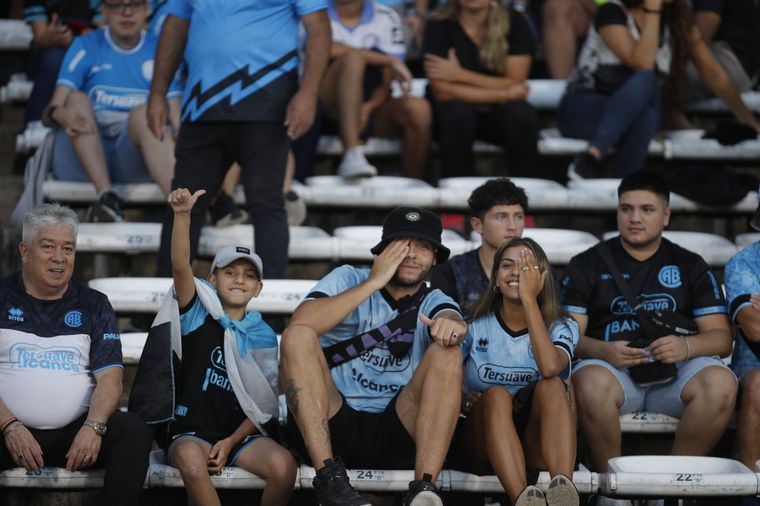Los hinchas de Belgrano coparon las tribunas del Mario Alberto Kempes.