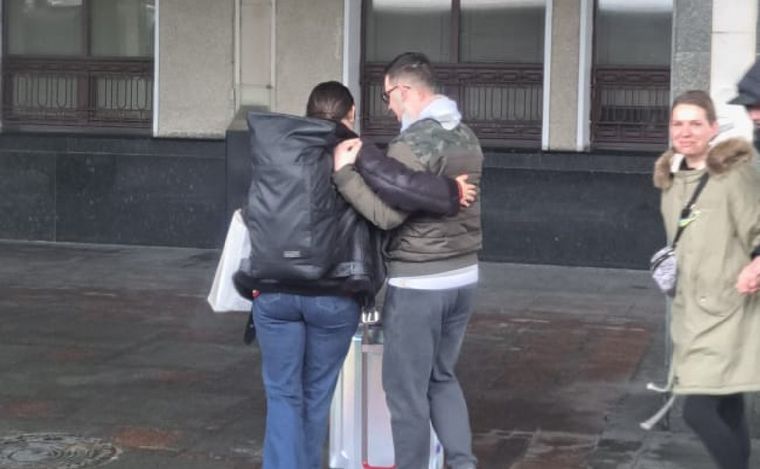 Emoción de ucranianos al volver a su país. (Foto: Luis F. Echegaray/Cadena 3)