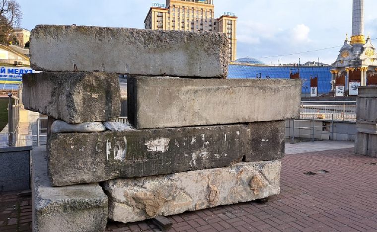Las barricadas se usan para impedir el paso de tanques e infiltrados.