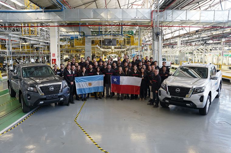FOTO: Nissan Argentina comienza a exportar a Chile