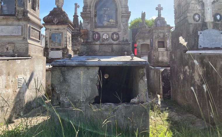 FOTO: Abandono en el cementerio La Piedad: el crítico estado de las instalaciones. 