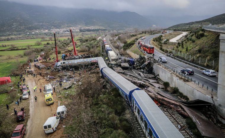 FOTO: Trágico choque de trenes en Grecia.