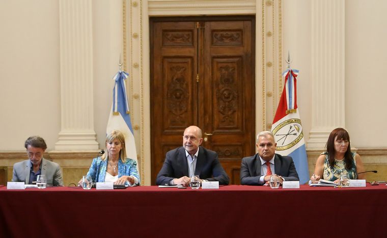 FOTO: Reunión cumbre de la Junta Provincial de Seguridad en Rosario.
