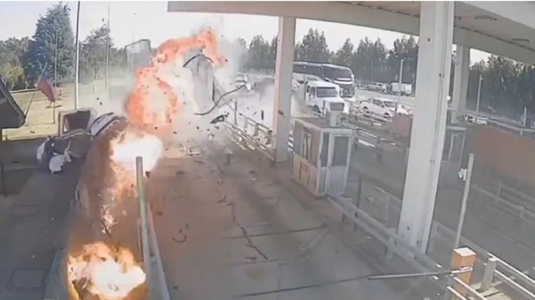 El jóven conductor de 21 años murió en el acto.