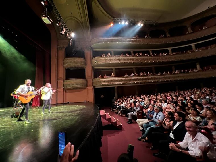 FOTO: Los Trajinantes conmovieron a todo el Teatro Real con un gran show