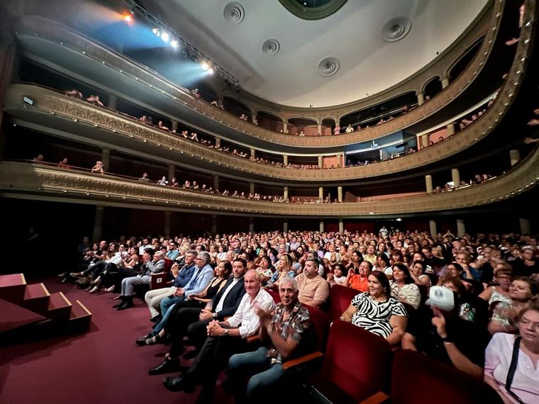 FOTO: Los Trajinantes conmovieron a todo el Teatro Real con un gran show