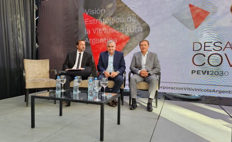 FOTO: Asumen nuevas autoridades en Coviar: anuncios claves para el futuro vitivinícola.