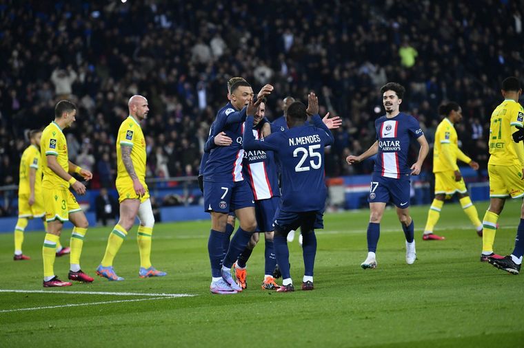 FOTO: El PSG festeja uno de los tantos ante el Nantes. 