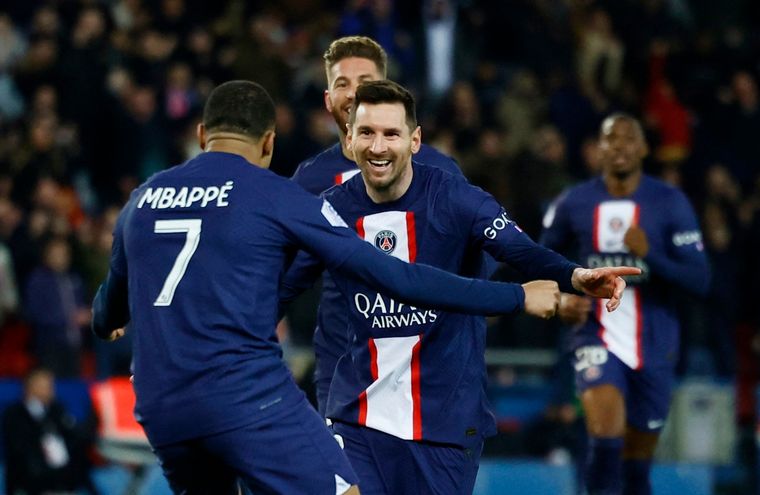 FOTO: Con una genialidad de Messi, el líder PSG le ganó 4-2 al Nantes.