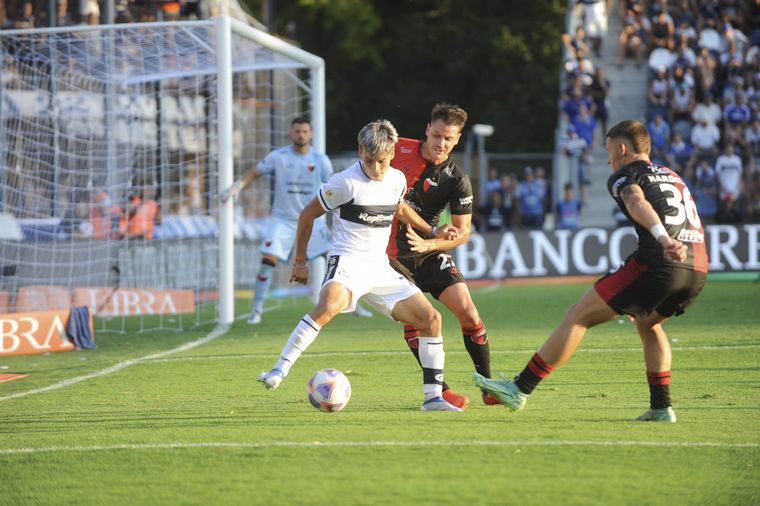 Colón y Gimnasia aburrieron a todos en La Plata y siguen sin hacer pie.