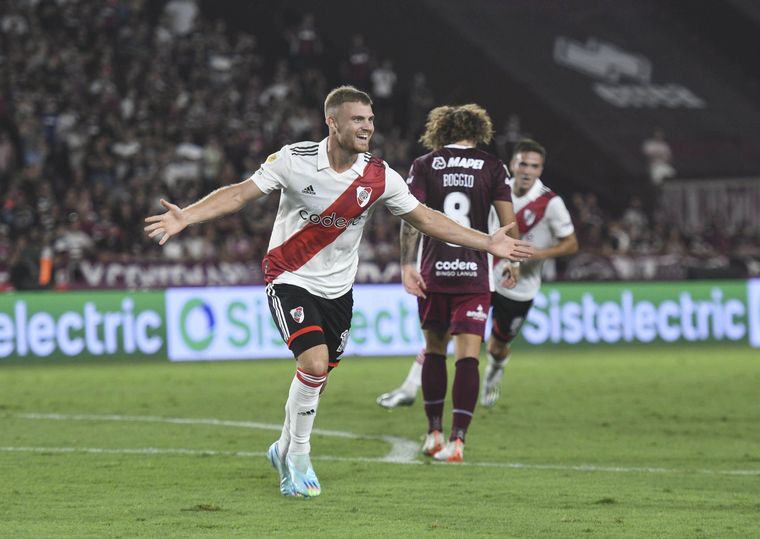 Lucas Beltrán festeja el segundo tanto del