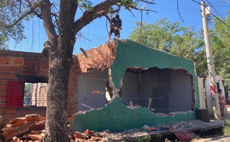 Rosario: vecinos furiosos destrozaron tres búnkeres en poco menos de una hora. 