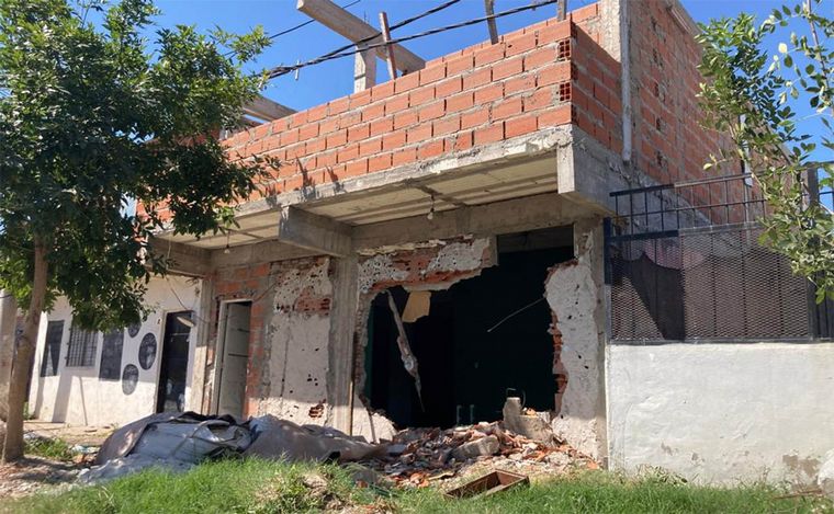 FOTO: Rosario: vecinos furiosos destrozaron tres búnkeres en poco menos de una hora. 