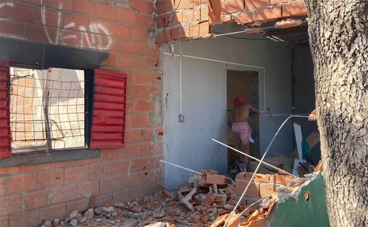 Rosario: vecinos furiosos destrozaron tres búnkeres en poco menos de una hora. 