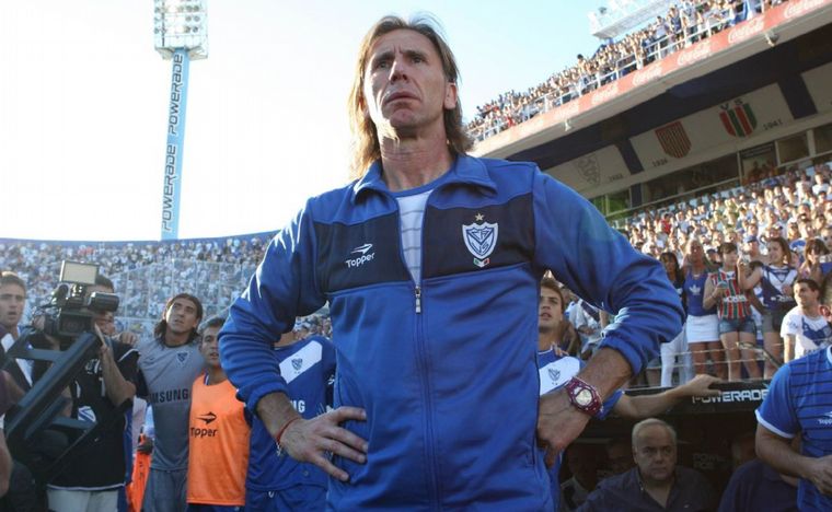 FOTO: Ricardo Gareca es oficialmente el nuevo DT de Vélez: vuelve al país tras 10 años