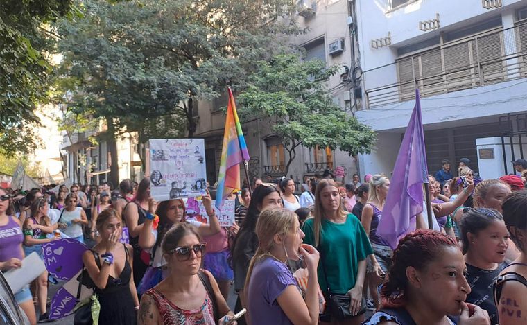 El centro de Rosario se volvió a copar por la movilización del Día de la Mujer.
