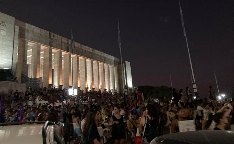 El centro de Rosario se volvió a copar por la movilización del Día de la Mujer.