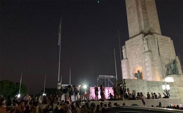 El centro de Rosario se volvió a copar por la movilización del Día de la Mujer.
