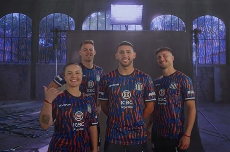 La camiseta alternativa de la