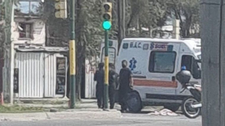 Una nena de 4 años murió al abrirse la puerta y caer del auto de su papá