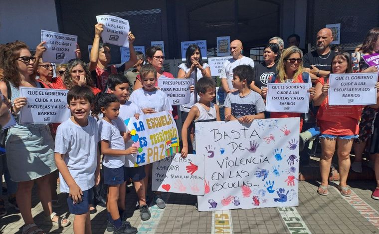 Abrazo Solidario a la Escuela baleada: 