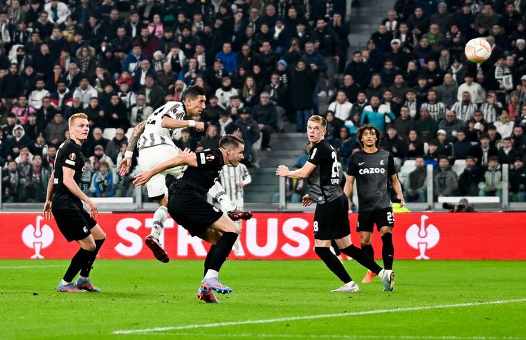 Di María cabecea y anota el gol del triunfo. (Foto: @juventusfces)