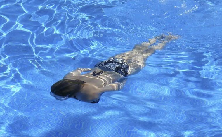 FOTO: Mujeres podrán nadar con el torso desnudo en las piscinas de Berlín (foto: Pixabay)