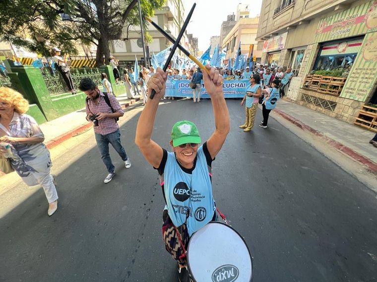 Córdoba: paro y caravana de docentes en rechazo a la oferta de la Provincia