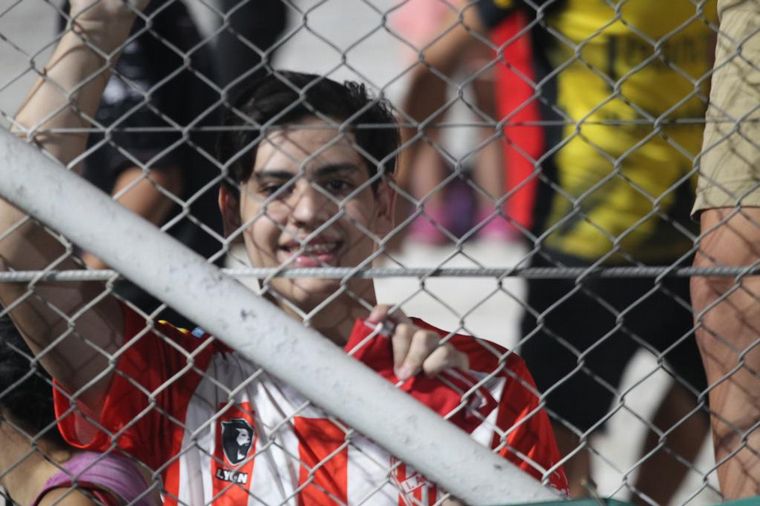 Los hinchas albirrojos coparon las tribunas del Monumental de Alta Córdoba.