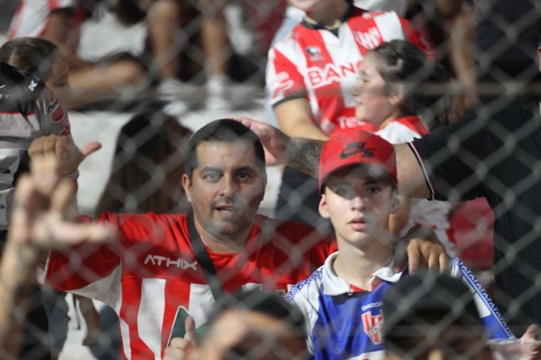 Los hinchas albirrojos coparon las tribunas del Monumental de Alta Córdoba.
