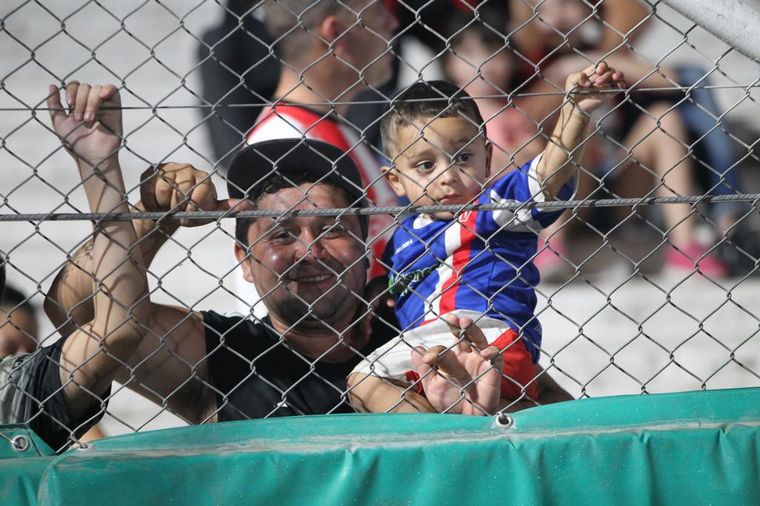 Los hinchas albirrojos coparon las tribunas del Monumental de Alta Córdoba.