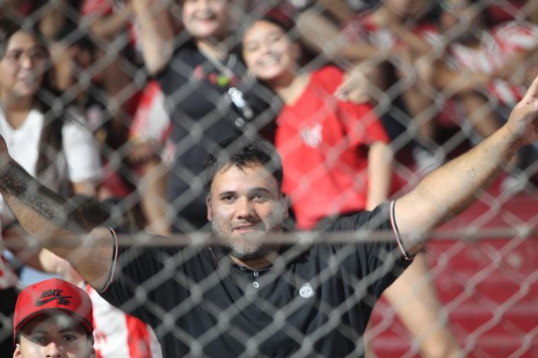 Los hinchas albirrojos coparon las tribunas del Monumental de Alta Córdoba.