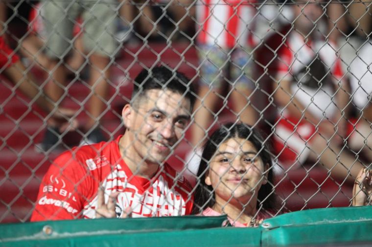 Los hinchas albirrojos coparon las tribunas del Monumental de Alta Córdoba.