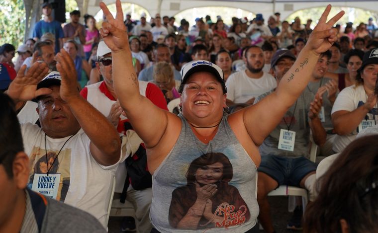 Multitudinario plenario militante para 