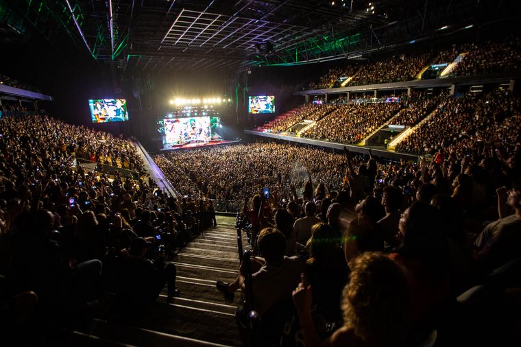 Joaquín Sabina brilló con entradas agotadas en el Movistar Arena de Buenos Aires.