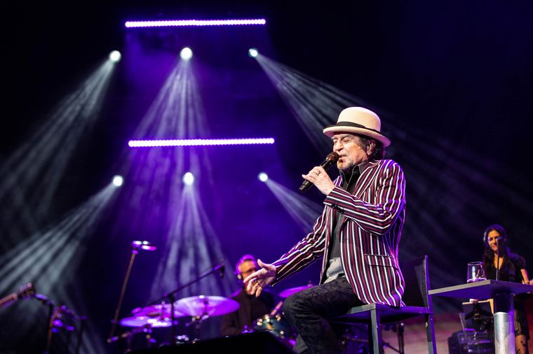 Joaquín Sabina brilló con entradas agotadas en el Movistar Arena de Buenos Aires.