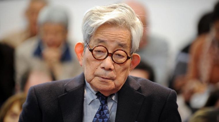 FOTO: Muere el Nobel Kenzaburo Oé, el 'enfant terrible' de las letras japonesas