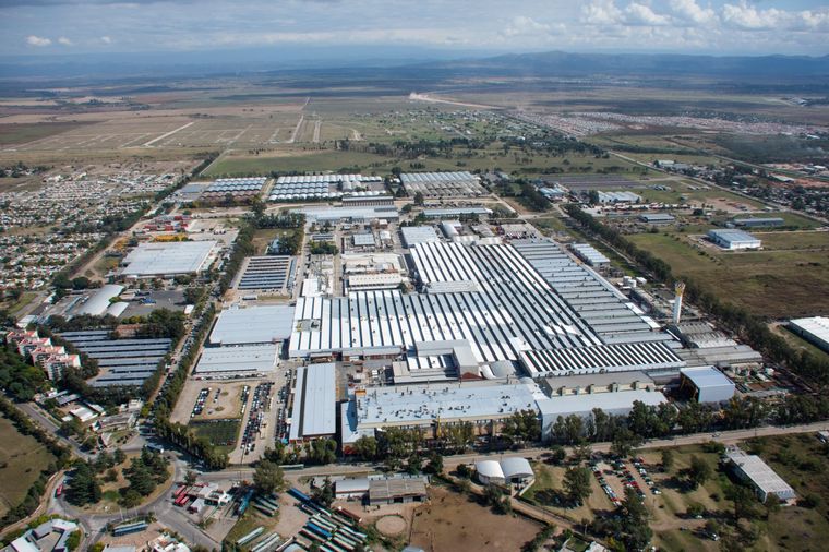 FOTO: 68 años de producción en Planta Santa Isabel de Renault Argentina en Córdoba.