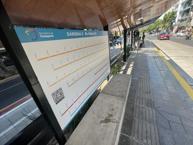 Paradas vacías en el 1° de Mayo en Córdoba.