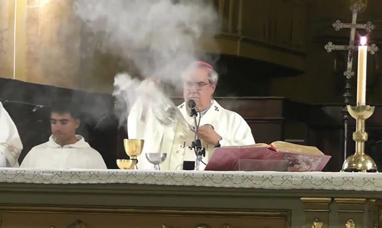 Misa en la Catedral celebrando los 10 años de Francisco como Papa