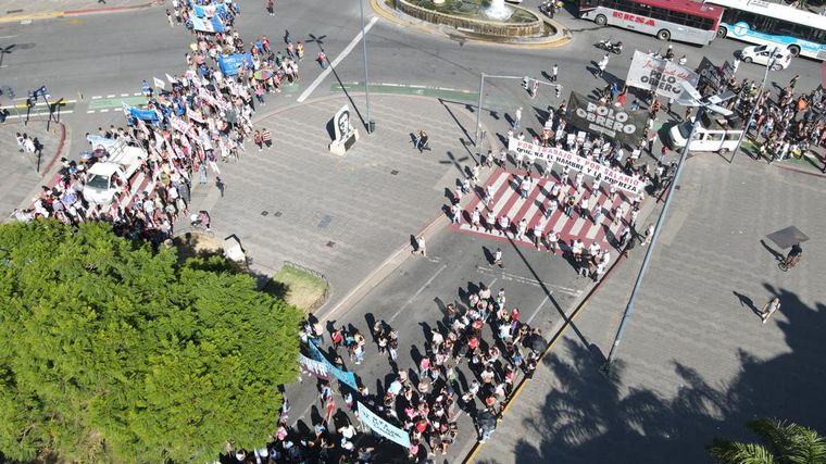 FOTO: Polo Obrero y otras organizaciones sociales marchan en Córdoba